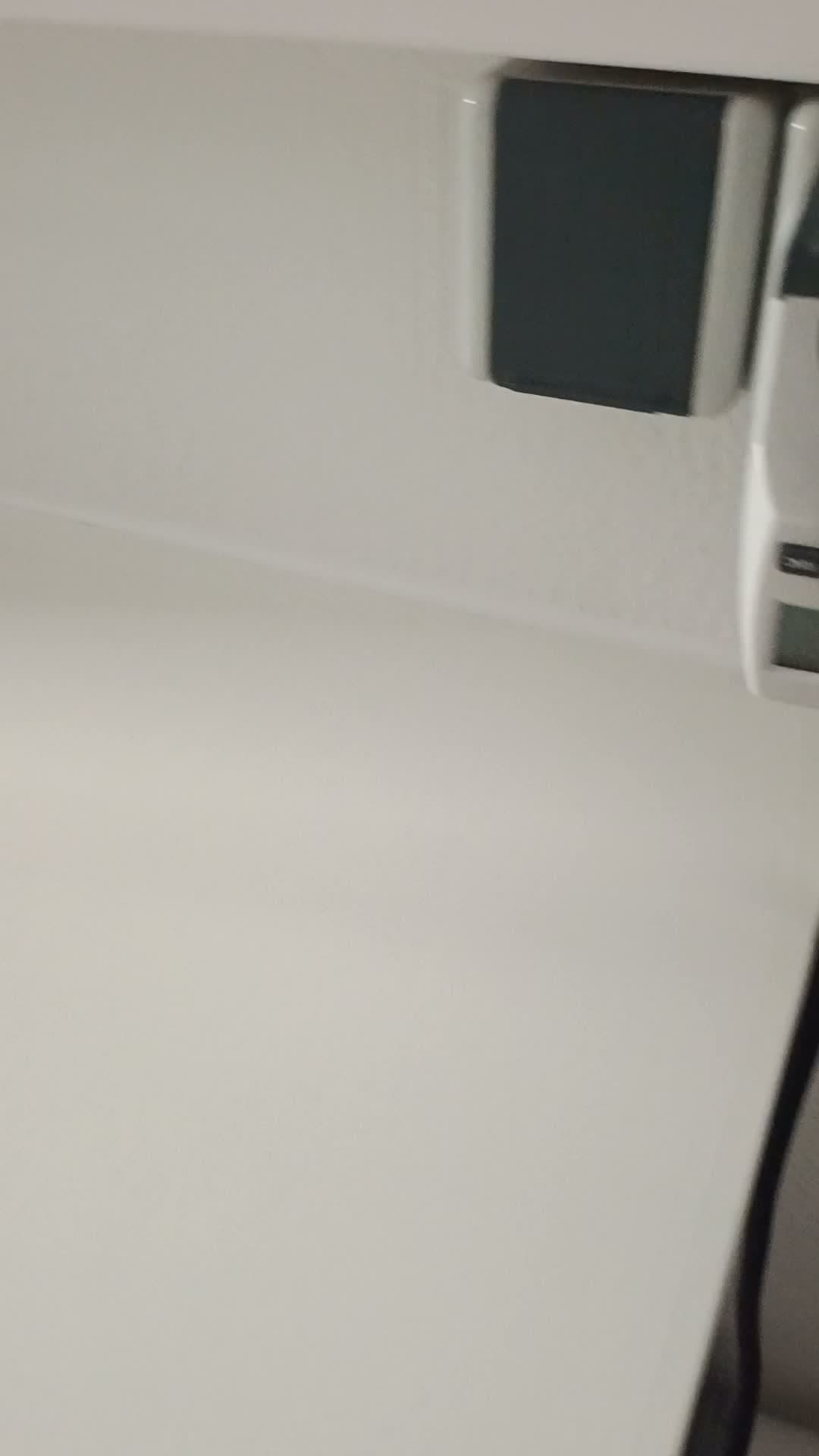 Aufarbeitung eines furnierten Möbelstücks