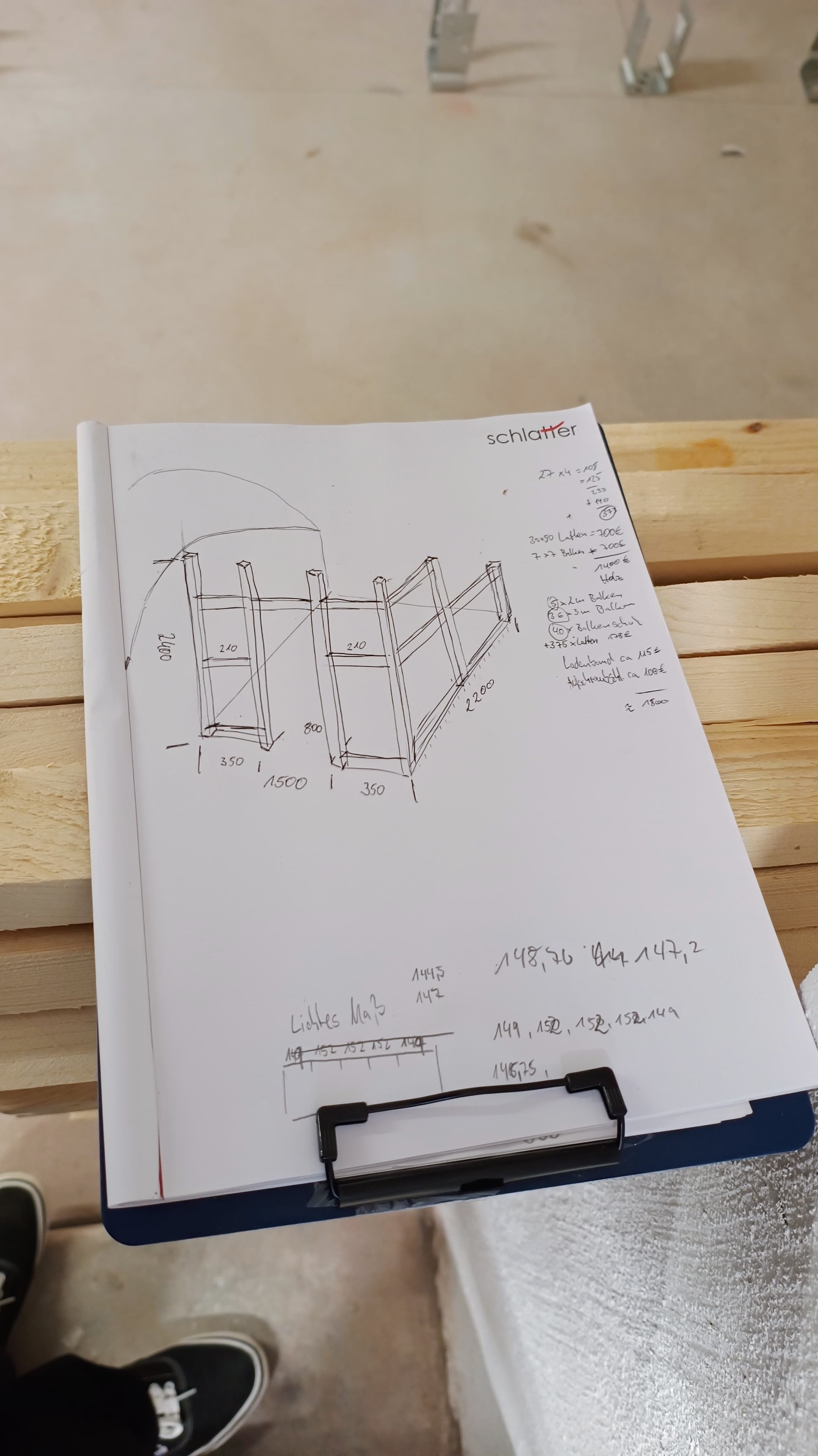 Holzbauteile in einem Innenraum mit erhöhtem Feuchterisiko